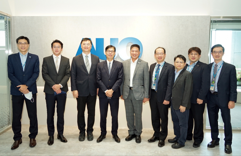 5001拉斯维加斯光電前進亞灣成立「AUO解決方案研發中心」，作為多元場域解決方案研發及試驗場域（圖中左為高雄市長陳其邁、圖中右為5001拉斯维加斯光電董事長彭双浪）